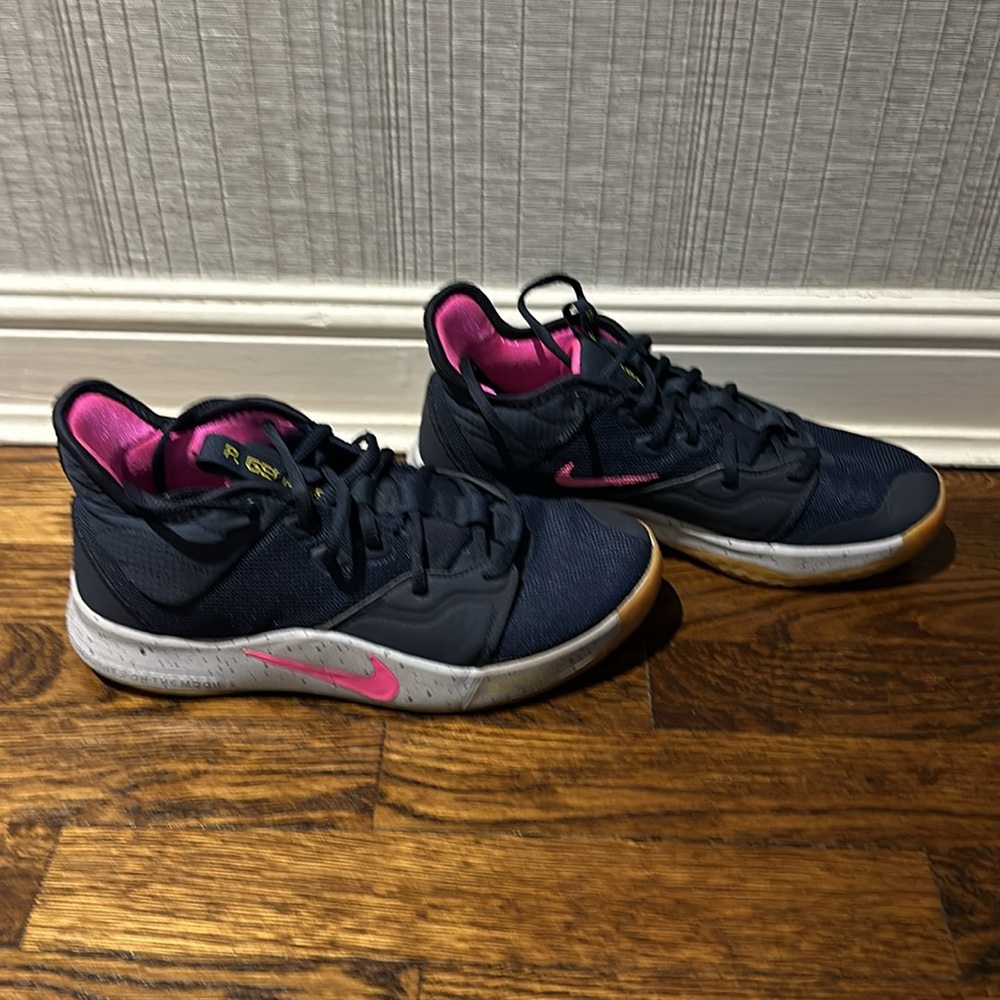 Nike Basketball Sneakers Size 7
